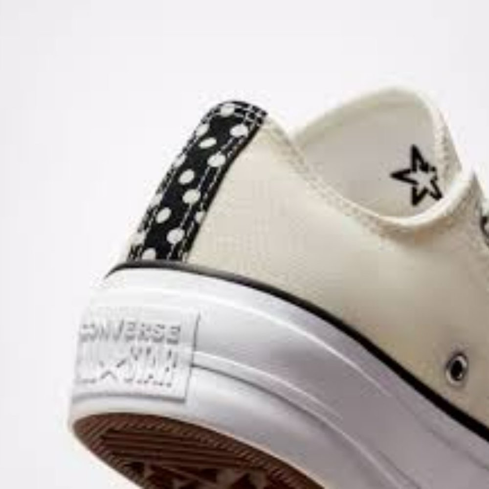 Converse Chuck Taylor All Star OX Platform. Brand New. Womens Size: 6.5 - 10. - Picture 6 of 7